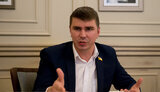 За три дні до смерті Поляков заявив, що "Слугам народу" роздавали гроші за підтримку закону про олігархів просто в туалеті ВР. ВIДЕО