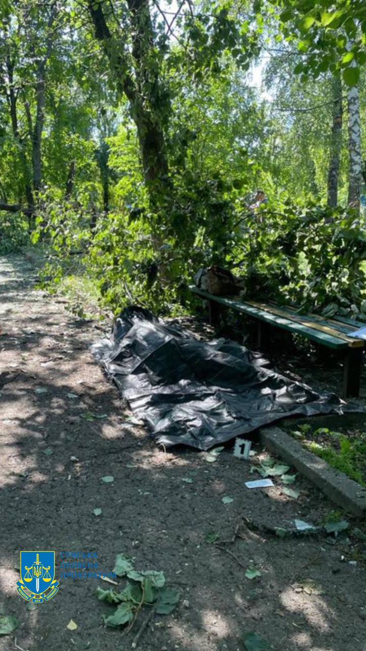 Наслідки обстрілу Білопілля росіянами: Загинули 2 жінки, 6 осіб дістали поранення 02 Наслідки обстрілу Білопілля росіянами: Загинули 2 жінки, 6 осіб дістали поранення 02