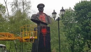 Бюст Жукова на проспекте Григоренко в Харькове