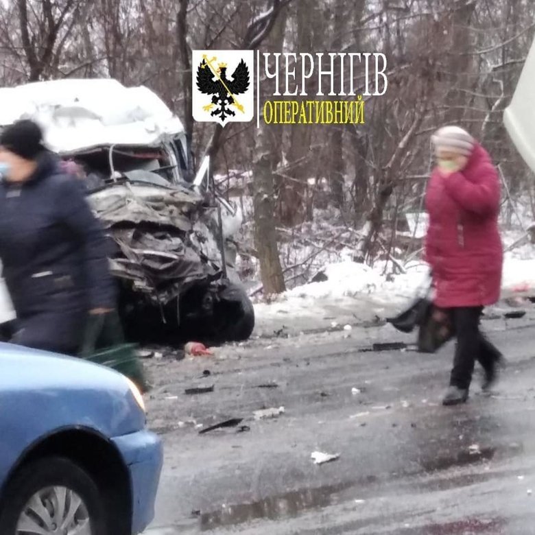 11 killed in bus and truck collision in Chernihiv region 05