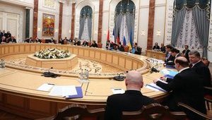 Президент Польши предложил Порошенко новый формат переговоров по Донбассу
