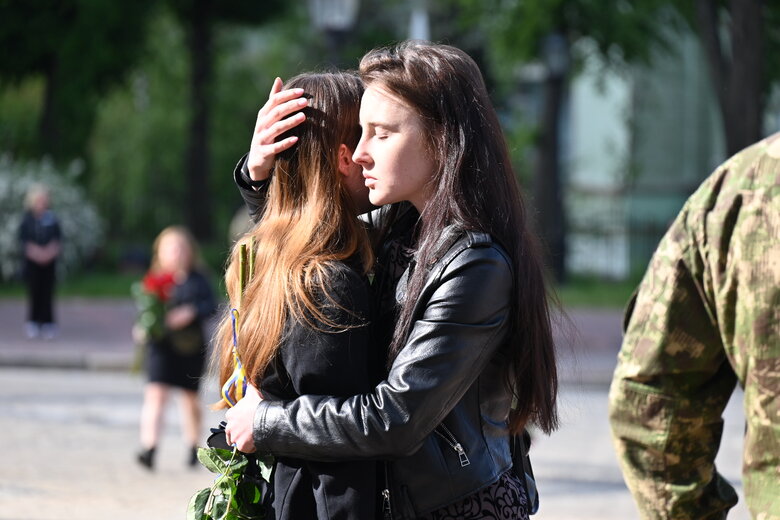 Прощання з полеглим воїном Денисом Зеленим