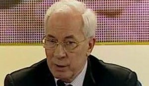 Азаров - украинцам: Берите муку мешками. Добавлено ВИДЕО