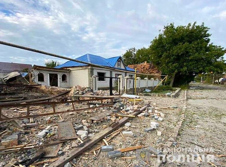 Последствия обстрелов рашистами Запорожья и области: разрушение предприятия и жилых домов. Есть погибшие и раненые 03