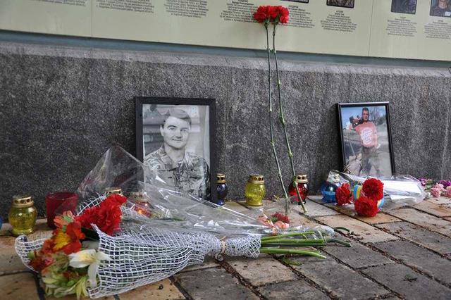 Ко Дню матери на Михайловской площади прошла панихида по погибшим в АТО 05