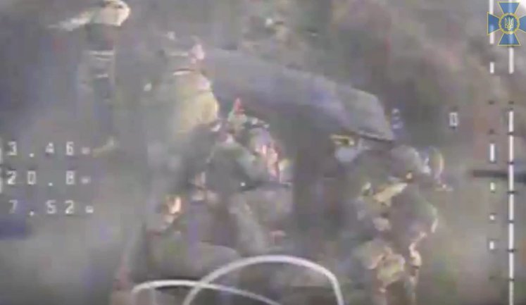 На Покровському напрямку дрон-камікадзе уразив російський всюдихід Desertcross із піхотою. ВIДЕО