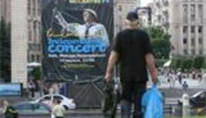 На Майдане соорудили сцену для концерта сэра Пола МакКартни. ФОТОрепортаж.