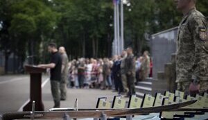 Зеленский вручил дипломы лучшим выпускникам Национального университета обороны. ФОТОрепортаж