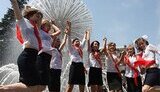 Последний звонок на Майдане: и снова купания, танцы и море бантиков. ФОТОрепортаж.