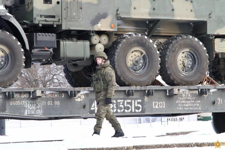 Российские военные и техника продолжают прибывать в Беларусь 09