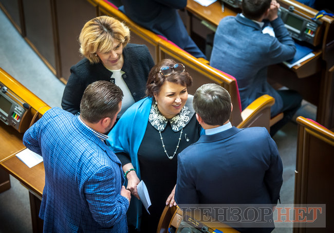 Нардеп Вознюк обговорює з Зіронькою готель на літо, поцілунки Бахтєєвої з Шурмою і Кожемякіним, Ірина Луценко з гранатами і листування Воропаєва із Заружко щодо голосування, - день роботи ВР 5 квітня 20