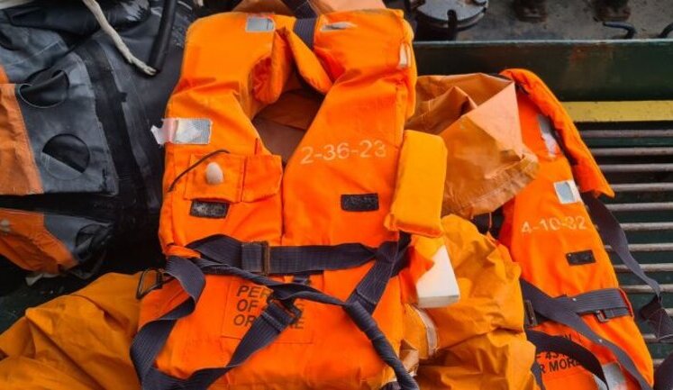 Leaky life raft with belongings of sailors of cruiser "Moskva" was caught in Black Sea. VIDEO