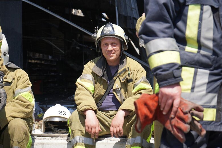 Во время разбора завалов ТЦ в Кременчуге произошел оползень, пострадали двое спасателей, - ГСЧС 03