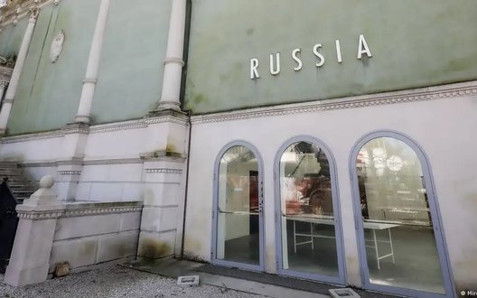 Єврокомісія може позбавити Венеційську бієнале гранту у 2 млн євро через участь Росії у виставці