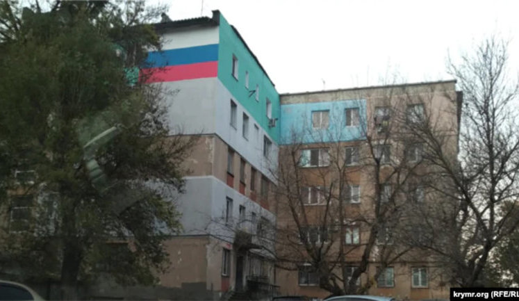 Окупаційна адміністрація Сімферополя виселяє з гуртожитку сім'ї колишніх "ополченців": "Підстав займати приміщення немає"
