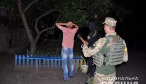 В Черкассах раздали повестки 34 нарушителям комендантского часа. ВИДЕО+ФОТОрепортаж