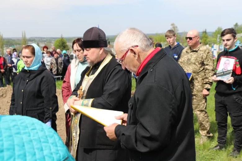 Soldiers of 91st separate regiment of operational support Andrii and Oleksandr Kozyrka, who died in battle with Russian occupiers, were buried in Sumy region 04