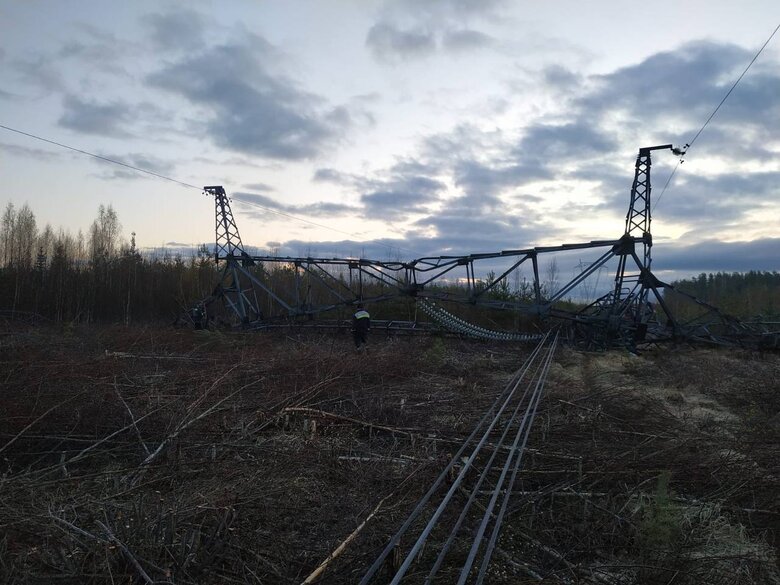 У Ленінградській області РФ невідомі підірвали опору ЛЕП 01