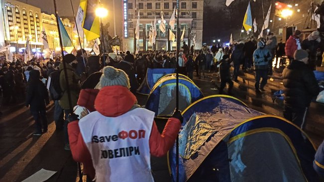 Правоохоронці демонтували більшість наметів ФОПів-протестувальників на Майдані Незалежності (оновлено) 22