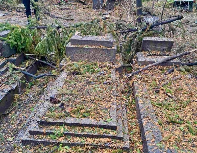 удар по цвинтарю в Рівному