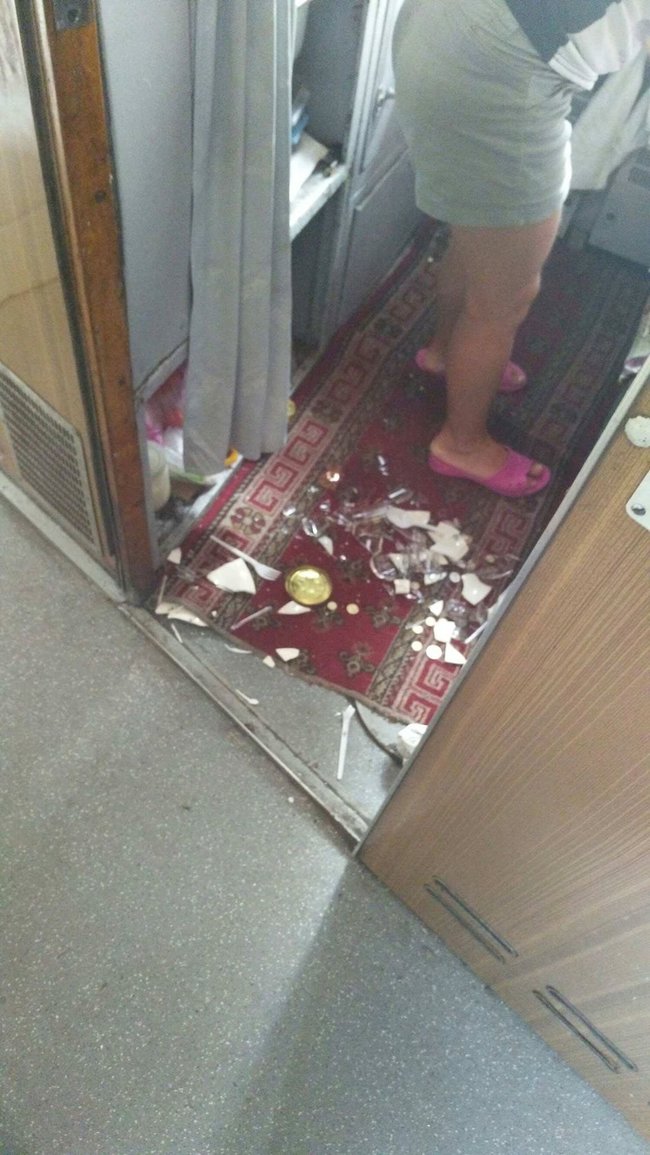 Локомотив врезался в пассажирский поезд в Запорожской области. Пассажиры получили травмы. Госпитализированы мать с ребенком 01