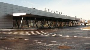 Порошенко поручил возобновить работу Мариупольского аэропорта