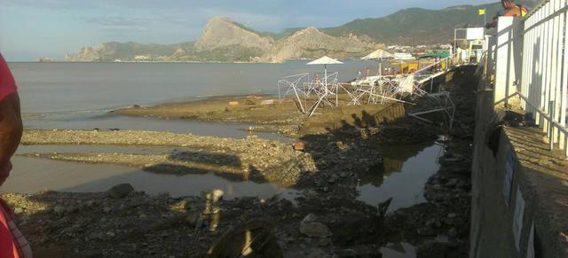 Такое в Крыму вижу впервые!: Последствия ночных ливней и селевых потоков в оккупированном Судаке 03