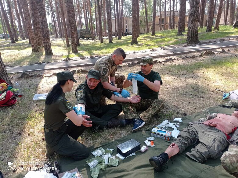 Від фронту до шпиталю. Хто такі Діти Айболіта і як вони рятують українських бійців 07