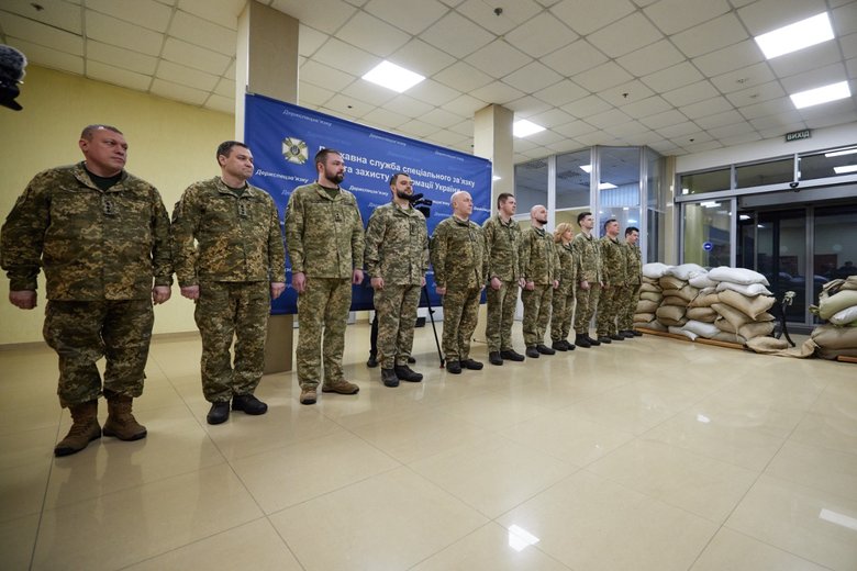 Зеленський вручив нагороди військовослужбовцям Держспецзвязку 01