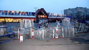 Главный офис гипермаркета "Эпицентр" блокирован акцией протеста. ФОТОрепортаж