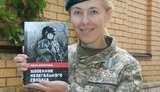 Білозерська опублікувала книгу "Щоденник нелегального солдата" про події 2014-17 рр. на фронті: "Це фіксація на папері наших боїв, побуту, мови, почуттів, емоцій". ФОТОрепортаж