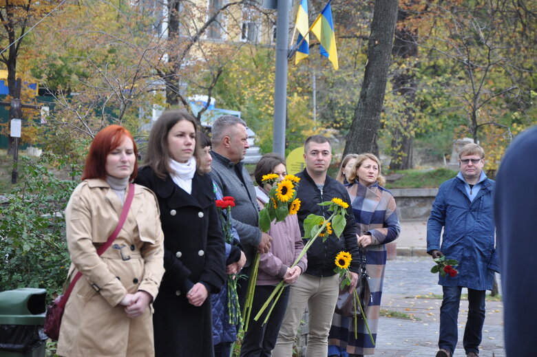 Общая молитва за Украину прошла на аллее Героев Небесной Сотни в Киеве 04