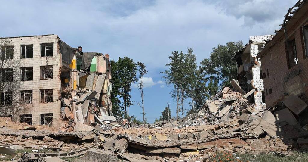 Shelling Of Sumy: In Sumy, Debris Removal After Russian Missile Attack ...