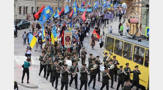 Шествие в честь Дня Героев прошло во Львове 03
