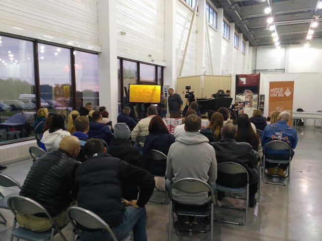 На Запорізькій книжковій толоці презентували фільм про гідроархеологічні експедиції 02