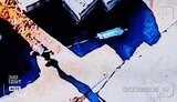 оккупанты сбрасывают гранаты на гражданских
