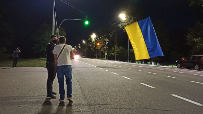 Біля дачі Зеленського в Кончі-Заспі протестують проти спроби спільної з окупантами інспекції позицій ЗСУ 01