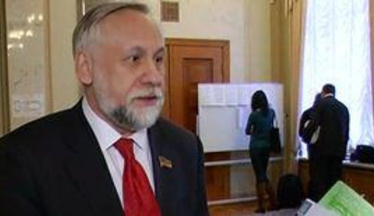 Голодающий Кармазин грозит пожаловаться на бывших коллег в прокуратуру - за "служебные преступления". ВИДЕО