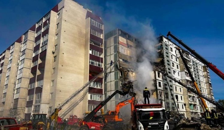 В Умані вдвічі "накрутили" ціни на матеріали на відбудові розбитого ракетами будинку, ‒ "Наші гроші"