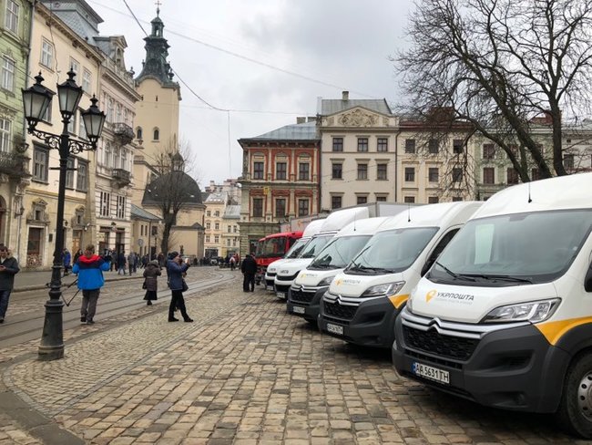 Укрпошта получила первые 83 авто в лизинг от Приватбанка 01