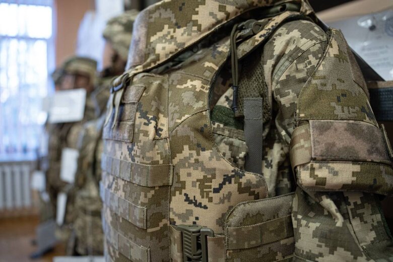 Міноборони сертифікувало перший бронежилет для військовослужбовиць 04