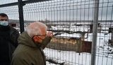 Боррель після відвідин Станиці Луганської: "Зміг на власні очі побачити наслідки агресії проти України". ФОТОрепортаж