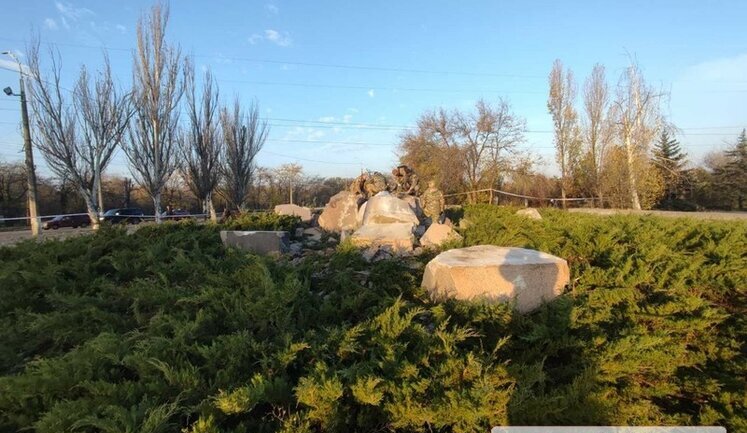 В Николаеве взорвали обелиск "Родина-мать". ВИДЕО+ФОТОрепортаж