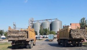 В Керчи оккупанты разбирают взлетную полосу Багеровского аэродрома, бетонные плиты вывозят в Россию, - "Крым.Реалии". ФОТО