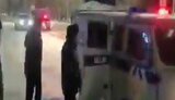 В казахском Кокшетау полицейские привезли обратно и выпустили нескольких ранее задержанных протестующих. ВИДЕО