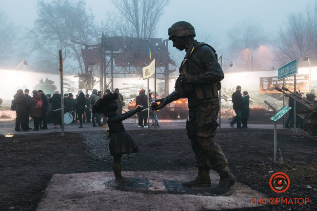 Память захисників Донецького аеропорту вшанували в Дніпрі 09