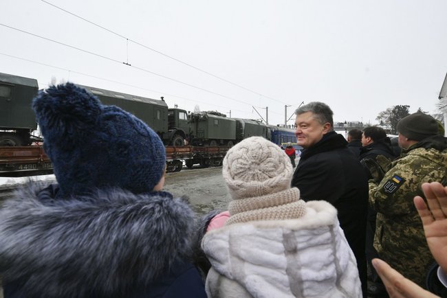 Порошенко в Білій Церкві взяв участь у зустрічі військовослужбовців 72-ї ОМБр, які повернулися із зони проведення ООС 03