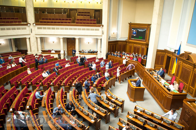 Шмигаль доповідає в напівпорожньому залі, Тищенко погрожує пальцем Арахамії, Васильєв і Ананченко ділять 6,7 млн, - день роботи Ради 16 липня 18 Шмигаль доповідає в напівпорожньому залі, Тищенко погрожує пальцем Арахамії, Васильєв і Ананченко ділять 6,7 млн, - день роботи Ради 16 липня 18