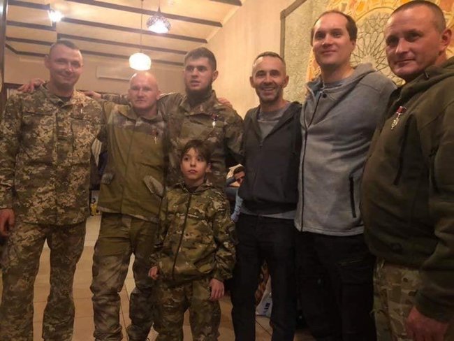 Народний Герой України, розвідник 24-ї бригади Юрій Сергійчук, позивний Сирота: На війні я знайшов усе: родину, друзів, кохання 07