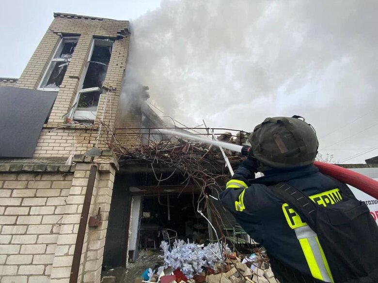 Ликвидировано 8 пожаров, произошедших из-за вражеских обстрелов Херсона, - ГСЧС 02 Ликвидировано 8 пожаров, произошедших из-за вражеских обстрелов Херсона, - ГСЧС 02